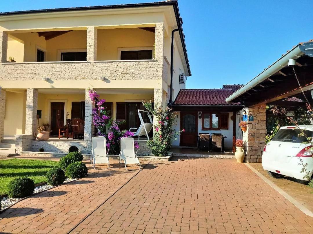 Apartments Sara Бале Экстерьер фото