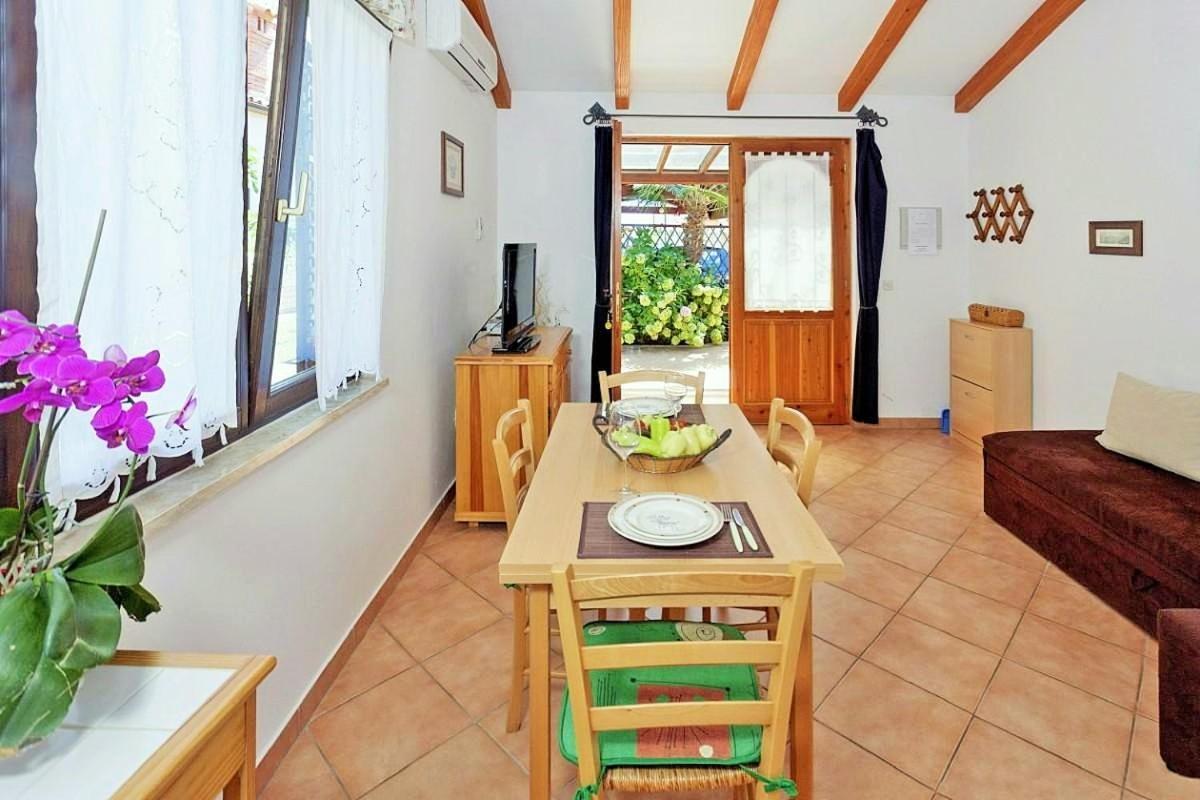Apartments Sara Бале Экстерьер фото