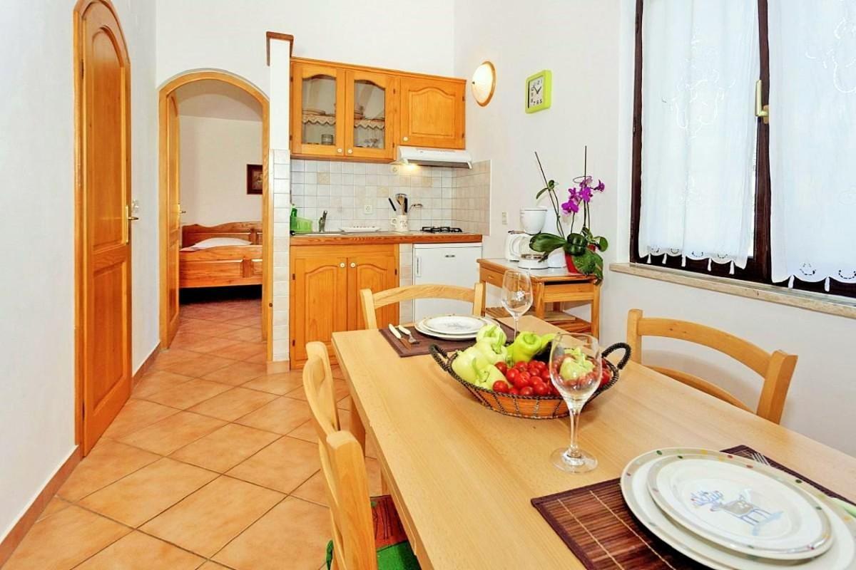 Apartments Sara Бале Экстерьер фото